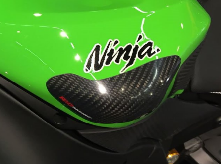 TS0016 - R&G RACING Kawasaki ZX-10R / ZX-6R Carbon Fuel Tank Protection Sliders – Accessories in the 2WheelsHero Motorcycle Aftermarket Accessories and Parts Online Shop